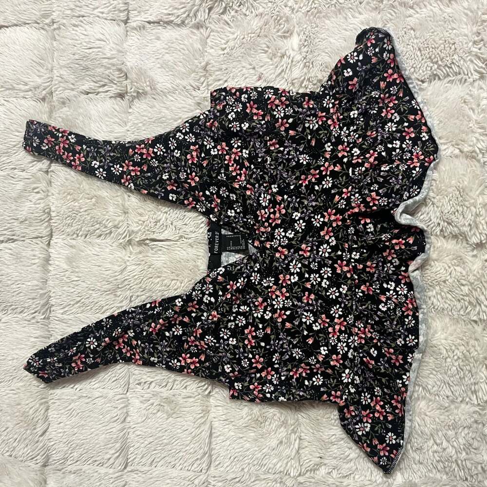 Forever 21 Floral Peplum Top Size S